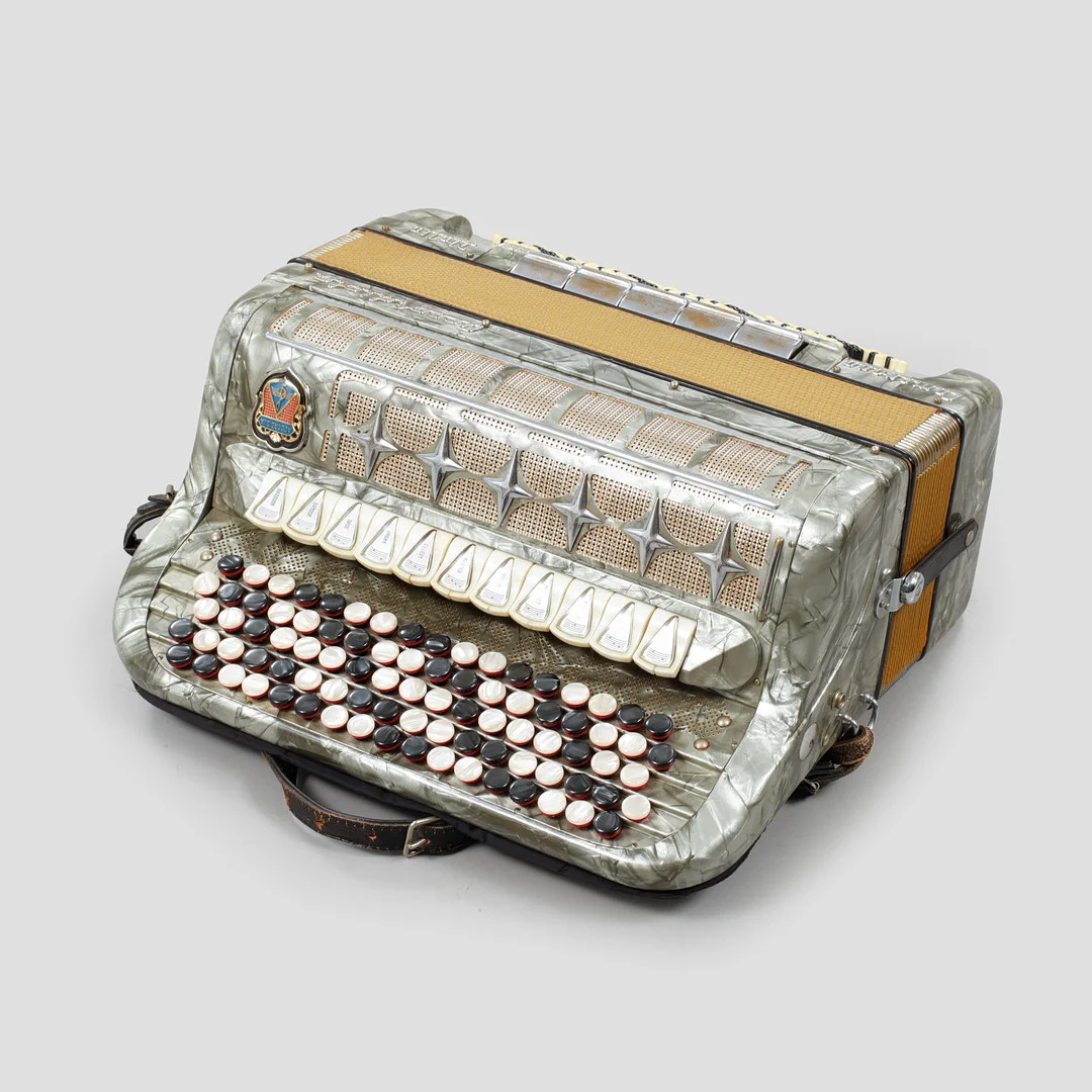 DRAGSPEL, Accordiola, Camerano, Italien. — Musical instruments — Göteborgs Auktionsverk