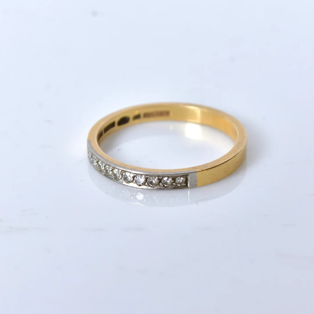 RING, 18 karat rödguld med 10 åttkanstslipade diamanter, Cesons Göteborg otydligt år. — Rings — Halmstads Auktionskammare