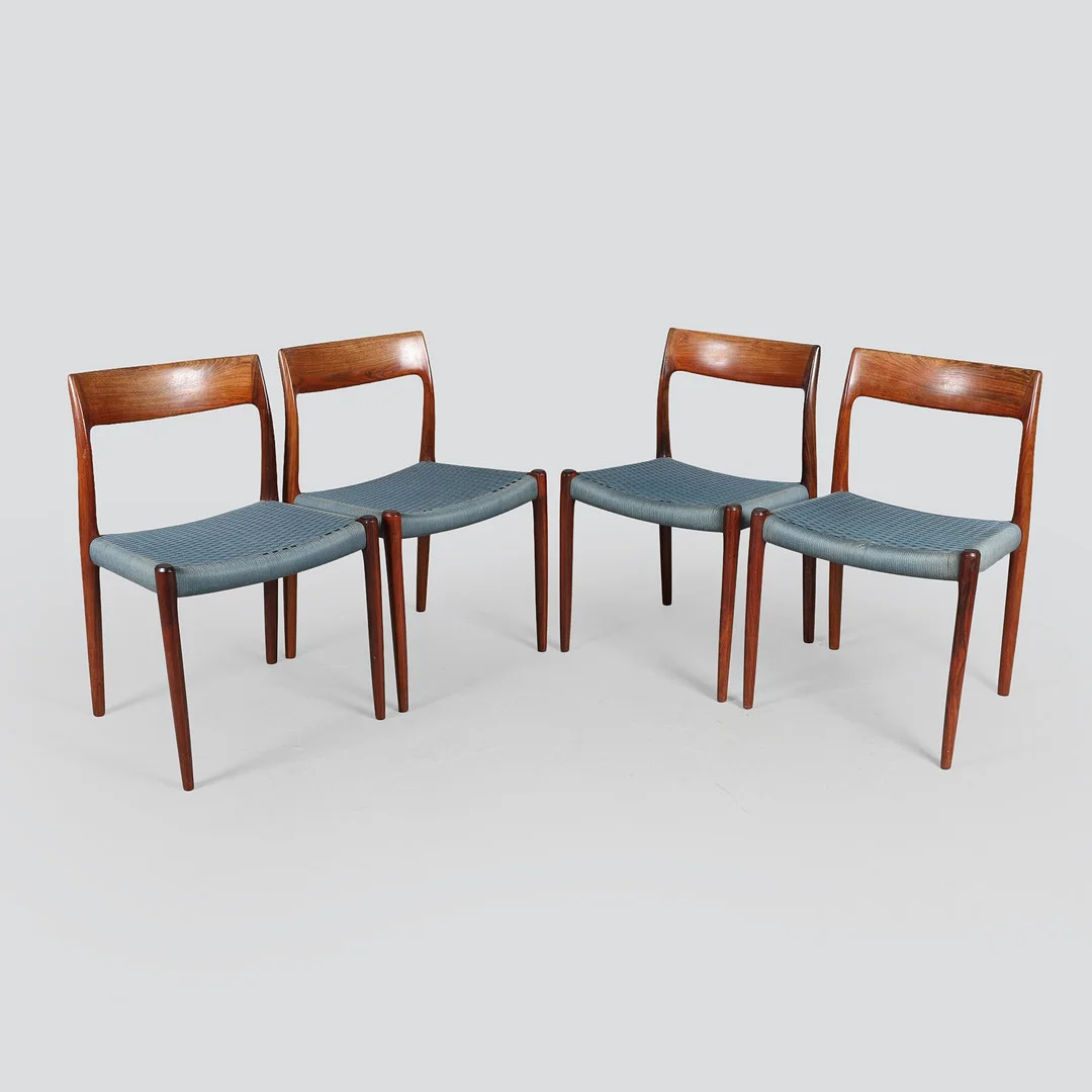 NIELS OTTO MØLLER. Et sæt på fire stole af palisander, model NO77 (4). — Armchairs & Chairs — Bidstrup Auktioner
