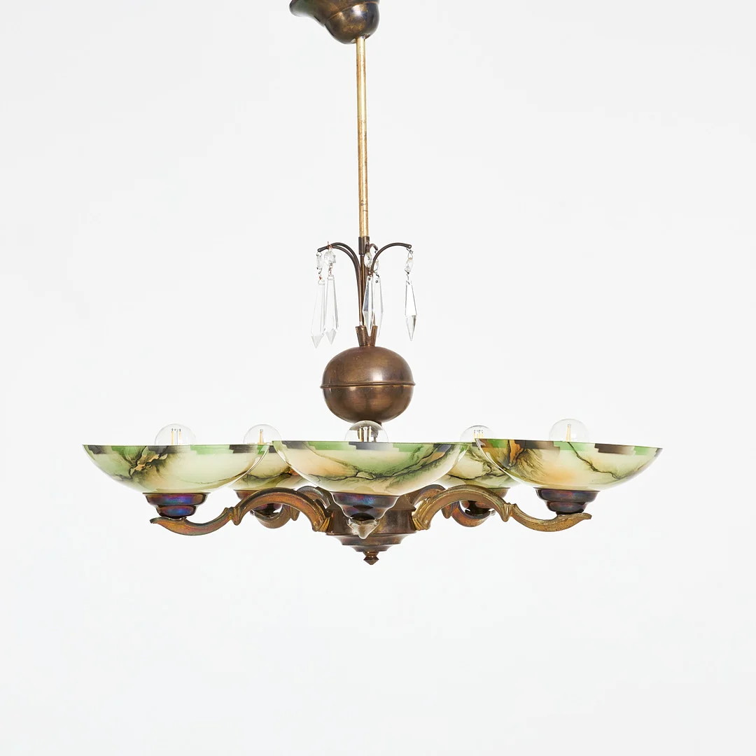 TAKLAMPA, stomme i patinerad metall, 5 ljusarmar med marmorerade glaskupor, stammen behängd med prismor, art deco. — Ceiling lights — Stockholms Auktionsverk Sickla