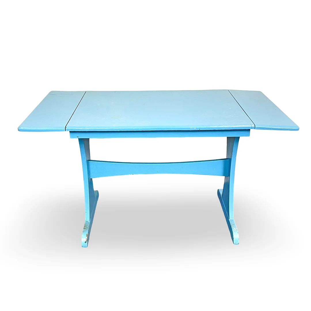 BOCKBORD med slag, bemålat trä. — Tables — Roslagens Auktionsverk