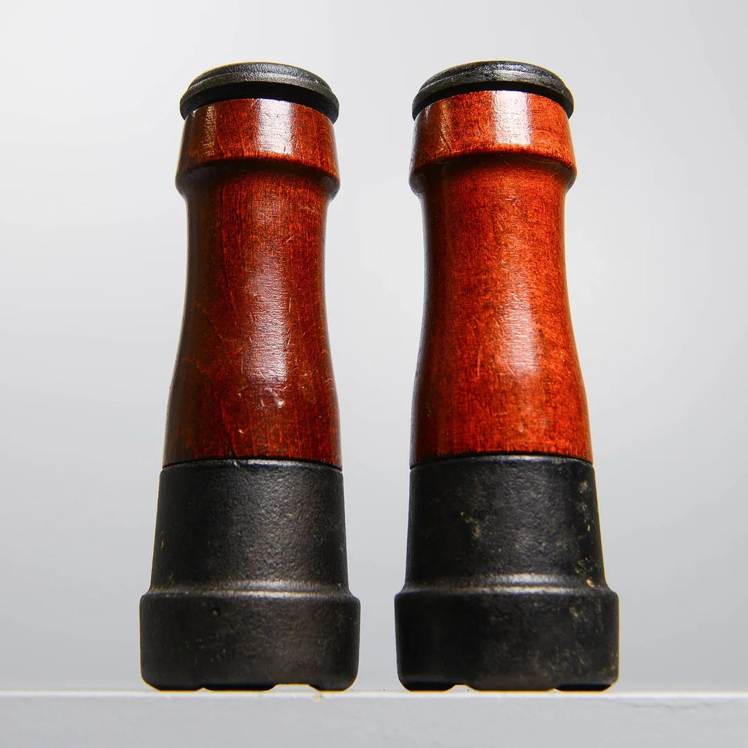 SALT & PEPPARKVARN, ett par, Skeppshult. — Miscellaneous — Formstad Auktioner