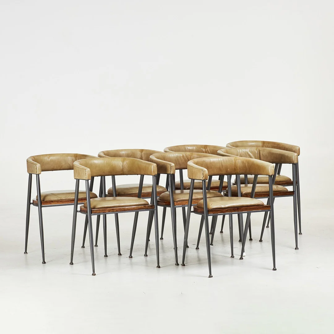 KARMSTOLAR. 8 st, "London", för Fuhr Home, Anders Fuhr, pulverlackerade stålstommar, läderklädda sitsar och ryggar. — Armchairs & Chairs — Stockholms Auktionsverk Sickla