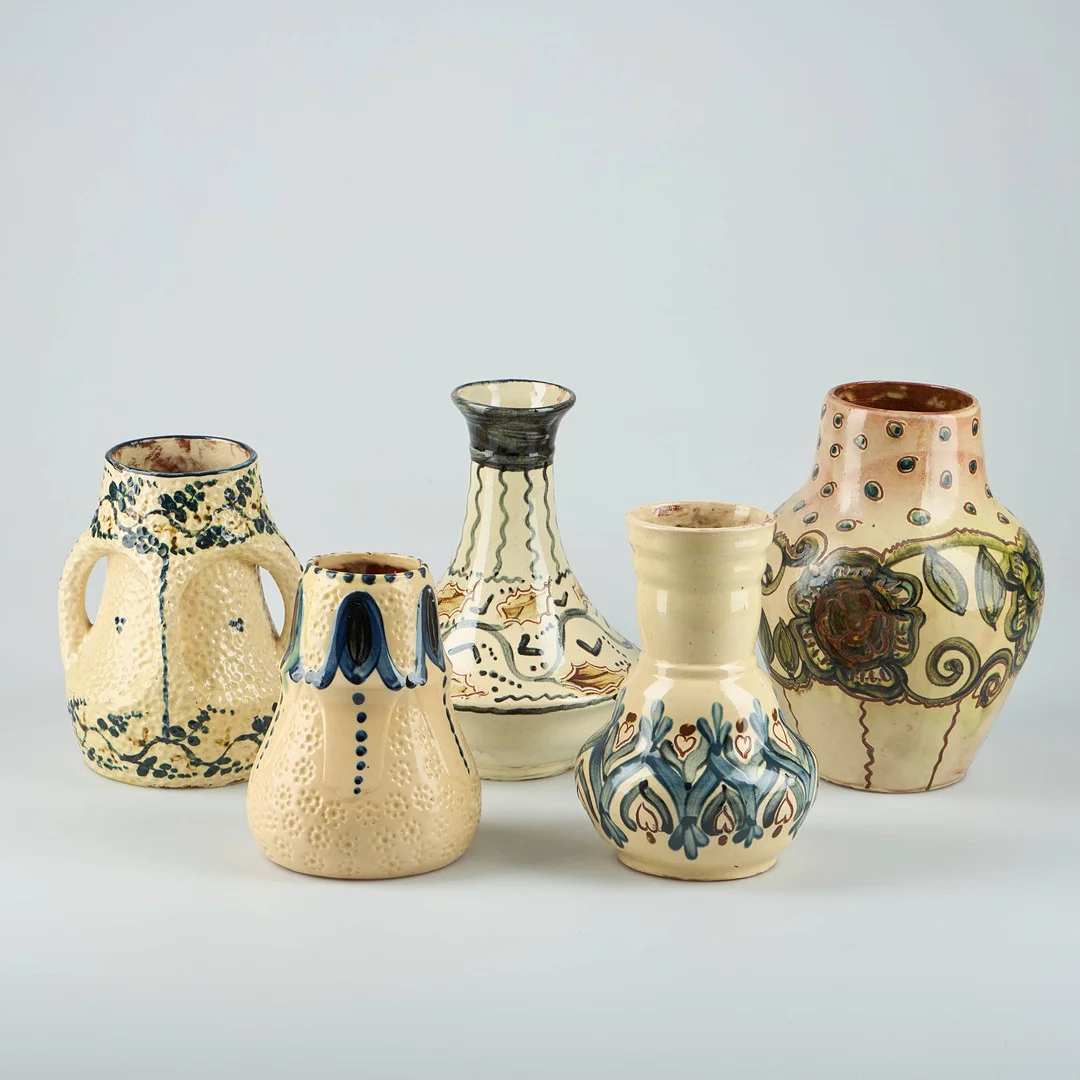 VASER, 5 st, Kupittaan Savi, Finland 1920-tal. — European — Stockholms Auktionsverk Helsinki