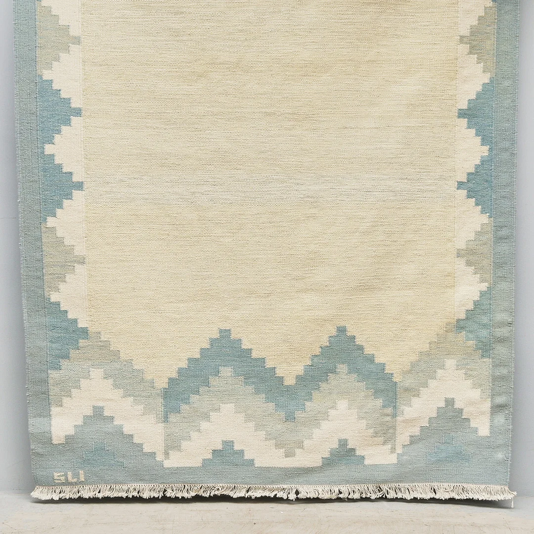 MATTA, Röllakan, signerad SLI, 1900-tal. — European Carpets & Textiles — Metropol Auktioner