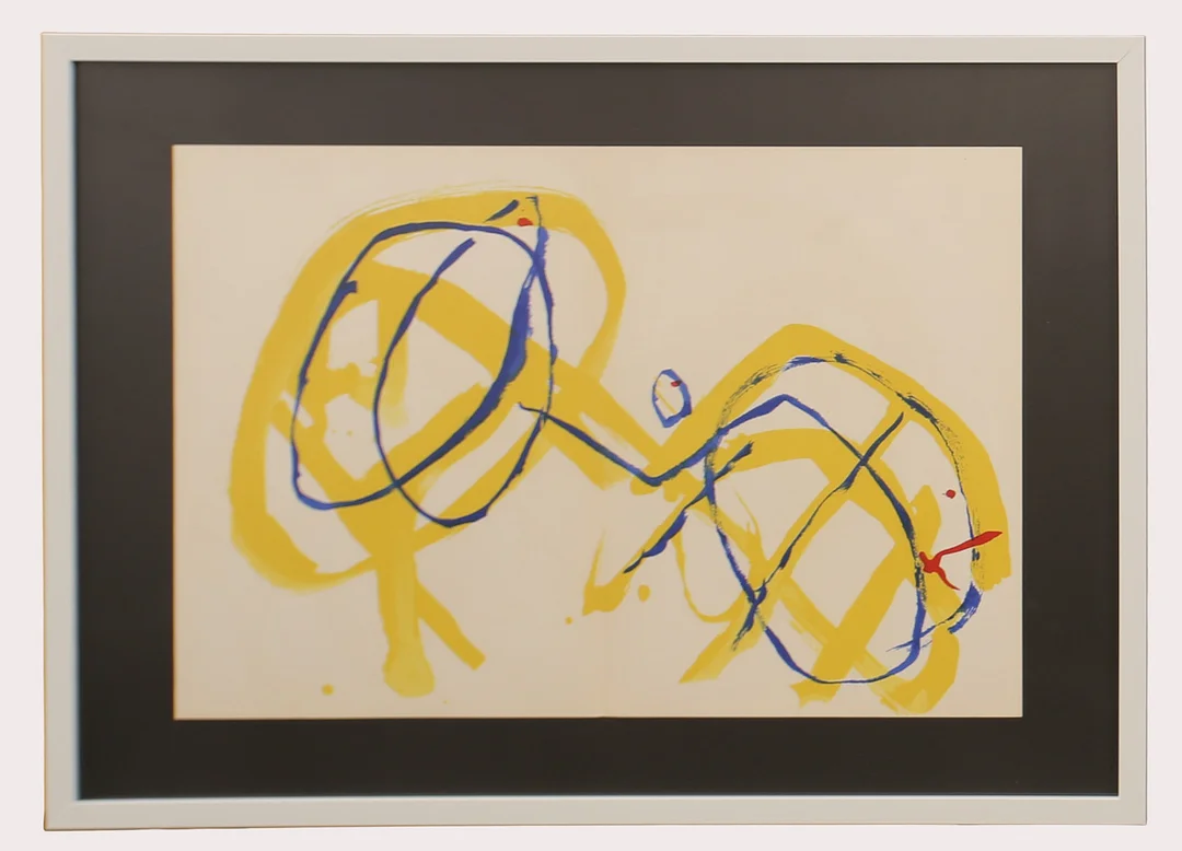 PIERRE TAL-COAT. Litografi ur Derriere Le Miroir, komposition i gult/blått, märkt Tal-Coat, ,nr 131, år 1962. — Engravings & Prints — Limhamns Auktionsbyrå