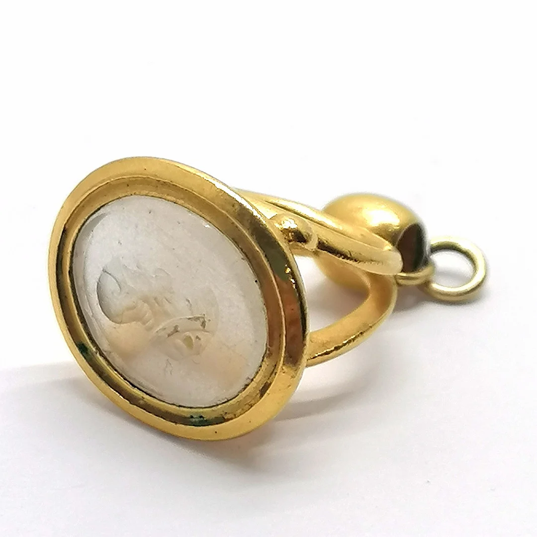 ANTIQUE 18CT GOLD INTAGLIO SEAL OF CLASSICAL BUST PENDANT. — Brooches & Pendants — Acreman St Auctioneers & Valuers