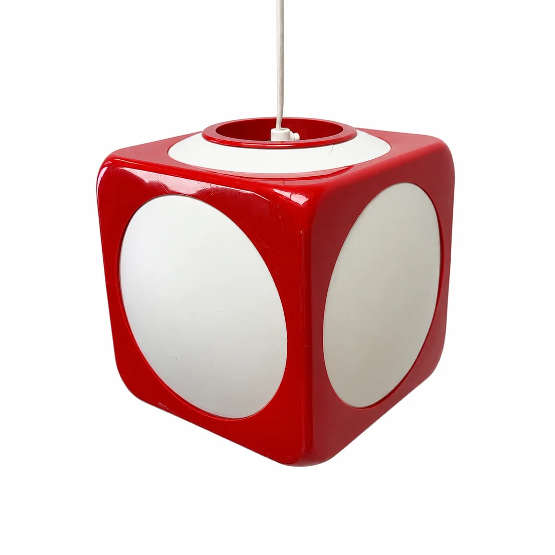 TAKLAMPA, plast, kub, IKEA, 1970-tal. — Ceiling lights — Hälsinglands Auktionsverk