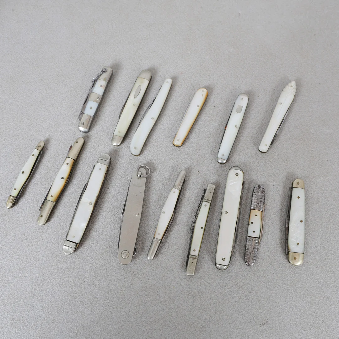 A COLLECTION OF 19TH CENTURY AND LATER FRUIT KNIVES (QTY). — Other collectables — Bishop & Miller