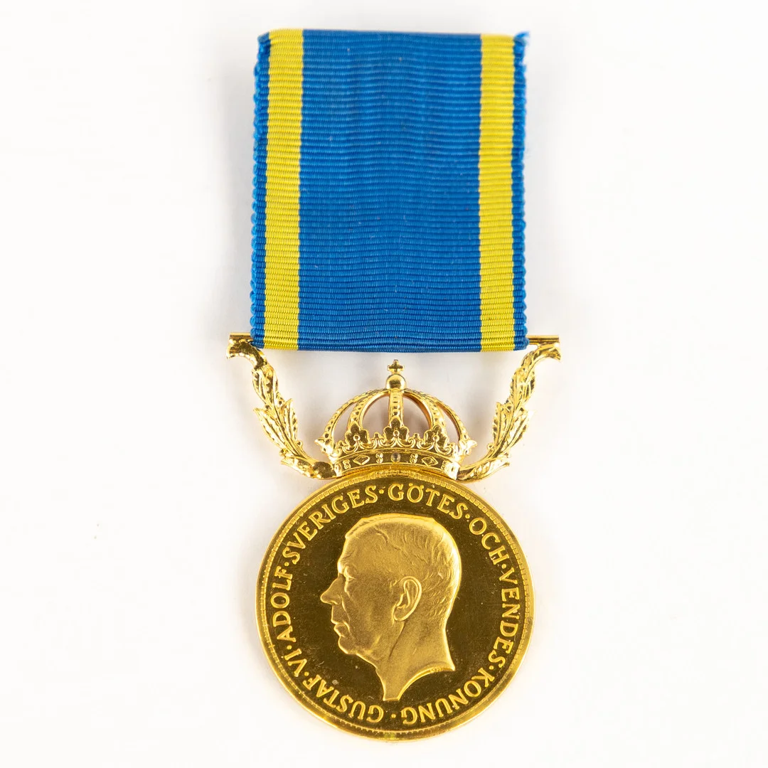MEDALJ, "För nit och redlighet", 23k/18k guld. — Orders & Medals — Karljohan Auktioner