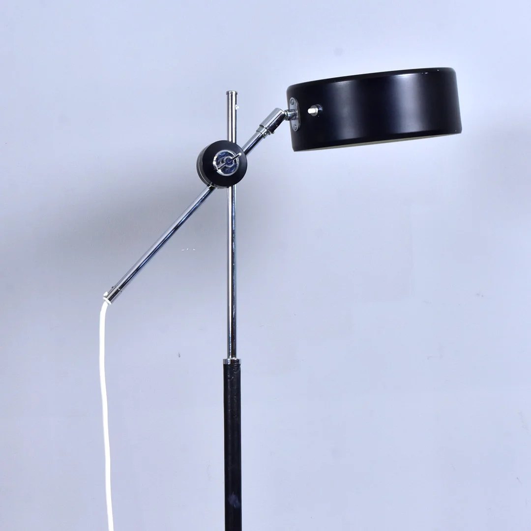 ANDERS PEHRSON. Golvlampa, "Simris/Olympia", Ateljé Lyktan, Åhus, 1900-talets andra hälft. — Floor lights — Halmstads Auktionskammare