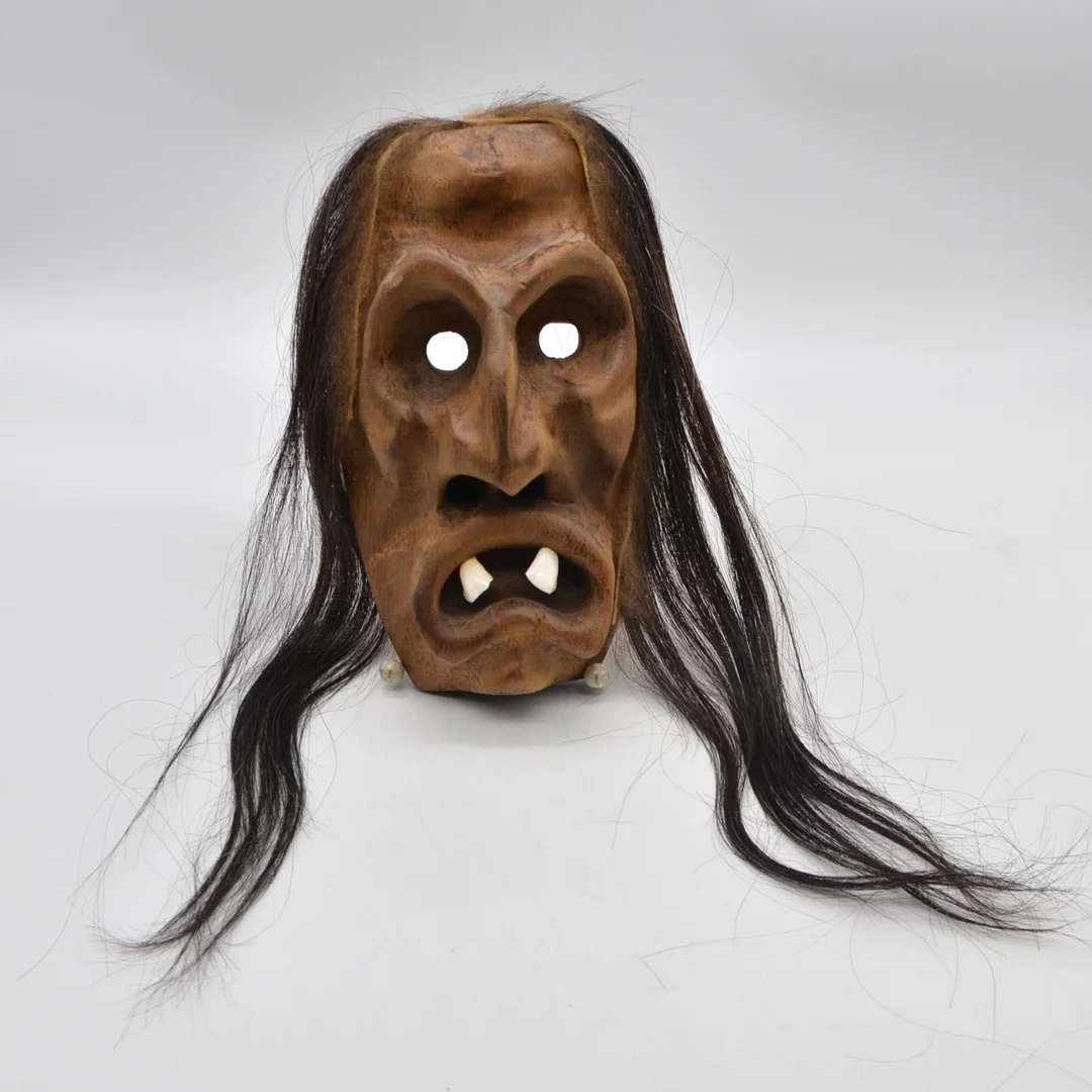 LÖTSCHENTALER WANDMASKE, TSCHÄGGÄTTÄ-SOUVENIR, HOLZ, ZÄHNE, PFERDEHAAR, HANDGEMACHT, SCHWEIZ, MITTE DES 20. JAHRHUNDERTS. — Sculptures & Bronzes — Kunst- und Auktionshaus Kleinhenz