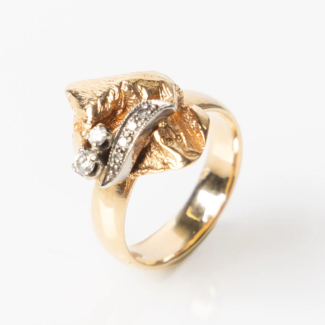 RING, 18K guld och vitguld med briljantslipade- och åttkantslipade diamanter, Schalins, Östersund. — Rings — Stockholms Auktionsverk Helsingborg