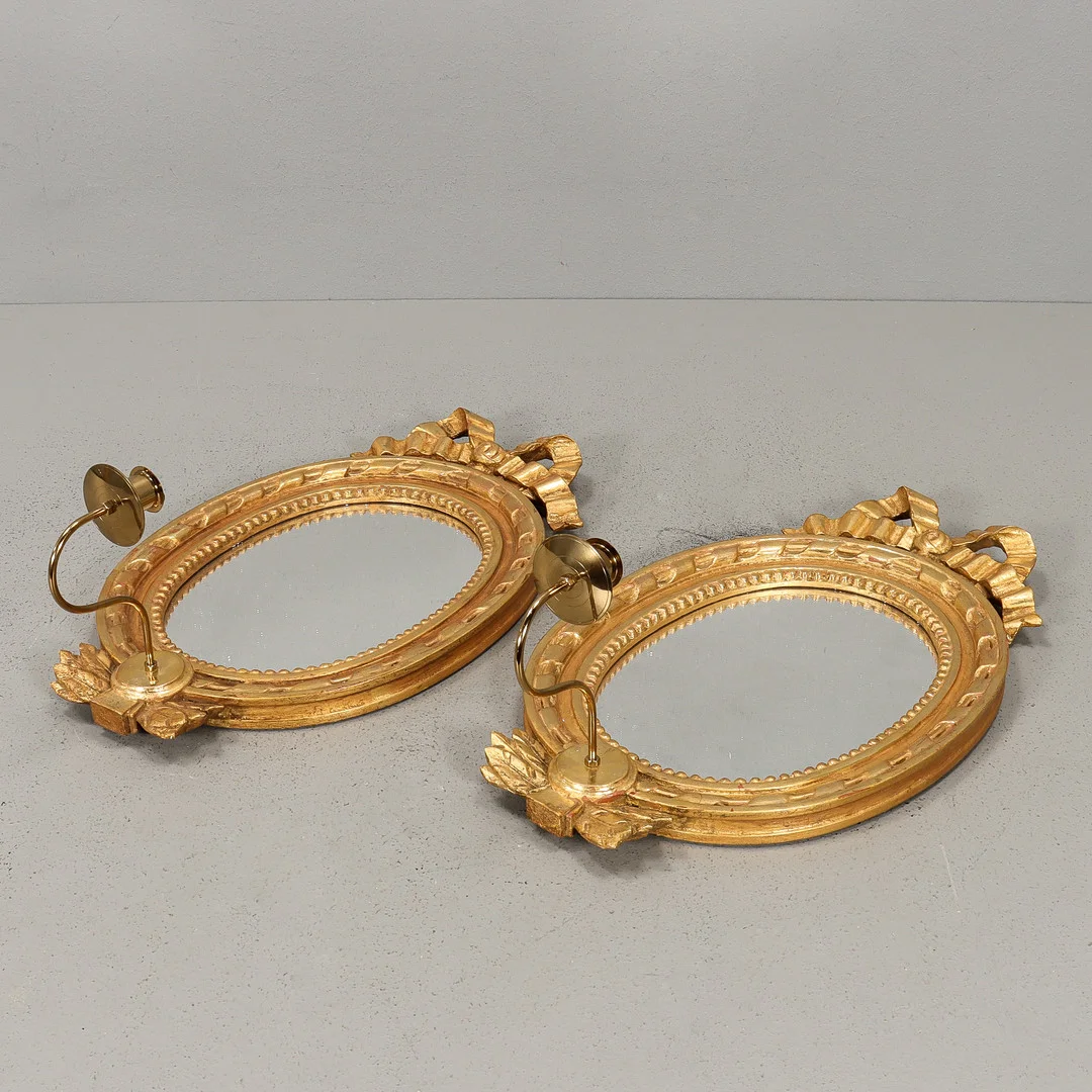 SPEGELLAMPETTER 1 par, Gustaviansk stil 1900-tal. — Mirrors — Karlstad Hammarö Auktionsverk