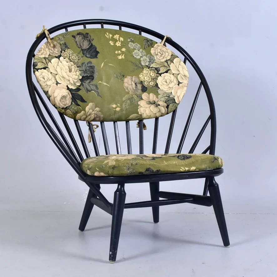 SVEN ENGSTRÖM & GUNNAR MYRSTRAND. Fåtölj, svartlackerat trä, "Bågen" Nässjö Stolfabrik. 1950-tal. — Armchairs & Chairs — Halmstads Auktionskammare
