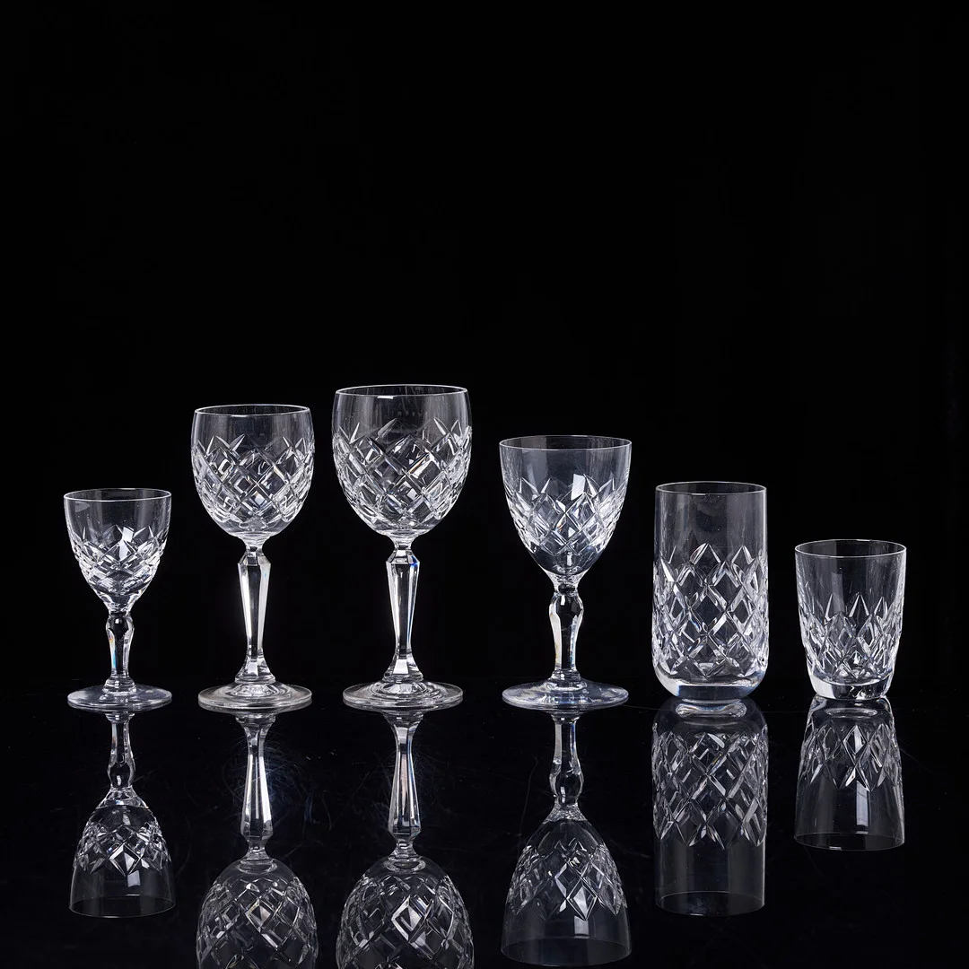GUNNAR CYRÉN. "Karolina", Orrefors, slipade, klarglas. — Tableware — Stockholms Auktionsverk Sickla
