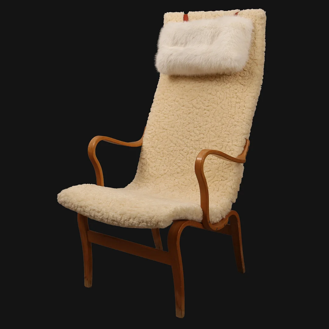 BRUNO MATHSSON. Fåtölj "Eva hög", Dux, stomme i bok, med fluffig klädsel. — Armchairs & Chairs — Limhamns Auktionsbyrå
