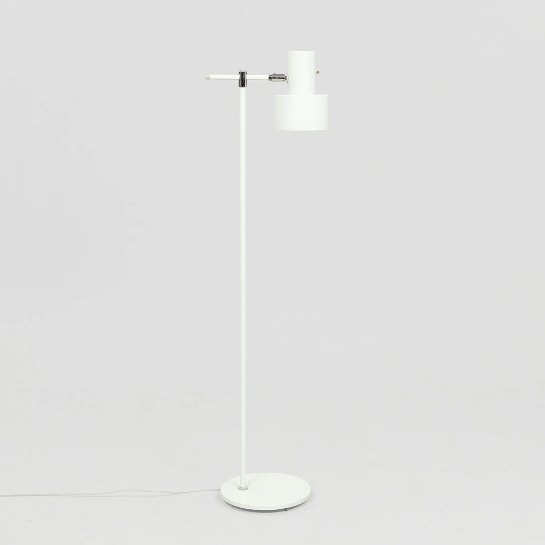 JO HAMMERBORG (1920-1982). "Junior" gulvlampe af lakeret metal, Fog & Mørup, Danmark, 1970/1970'erne. — Floor lights — Palsgaard Kunstauktioner