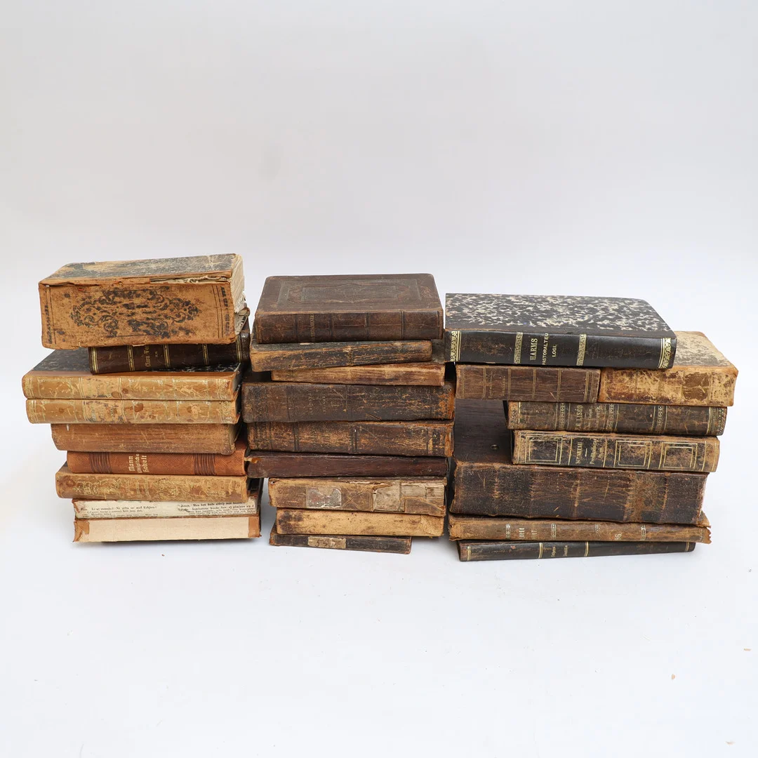 BÖCKER, mestadels religiösa skrifter, 1800-tal, mestadels med skinnband. — Books — Falun Auktionsbyrå