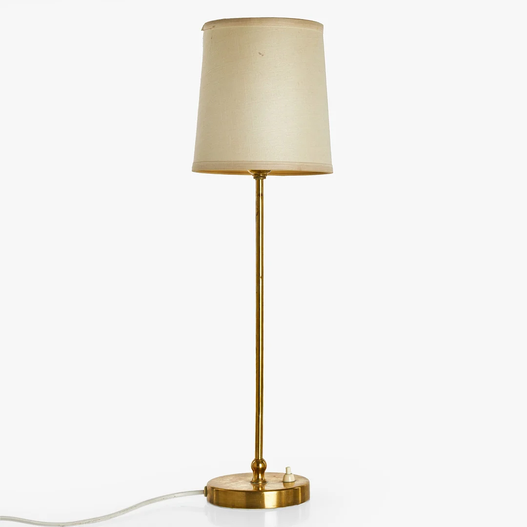 JOSEF FRANK (1885–1967). Bordslampa, mässing, typ 2332, Firma Svenskt Tenn. — Table Lamps — Crafoord Auktioner Stockholm