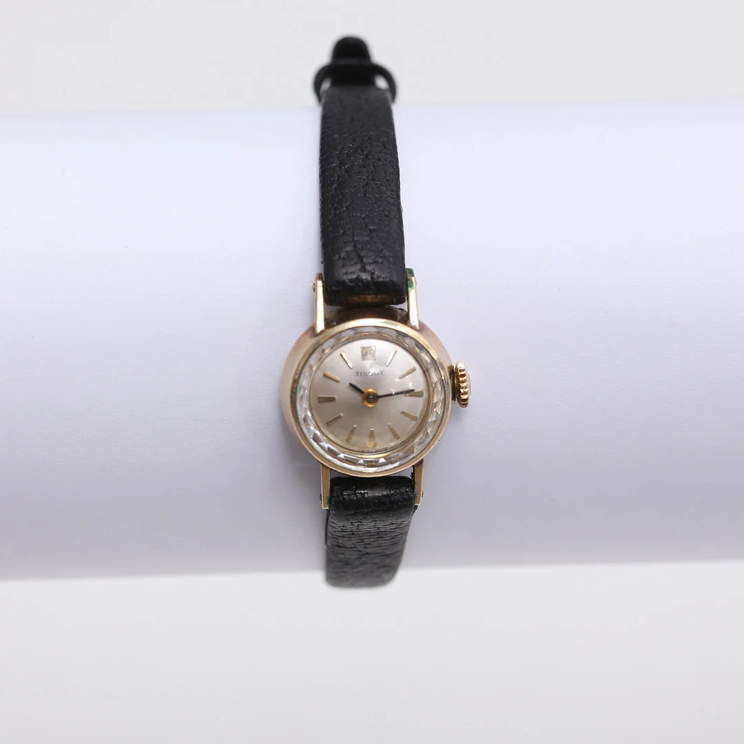 DAMARMBANDSUR, Tissot. — Wristwatches — Auktionshuset Thelin & Johansson