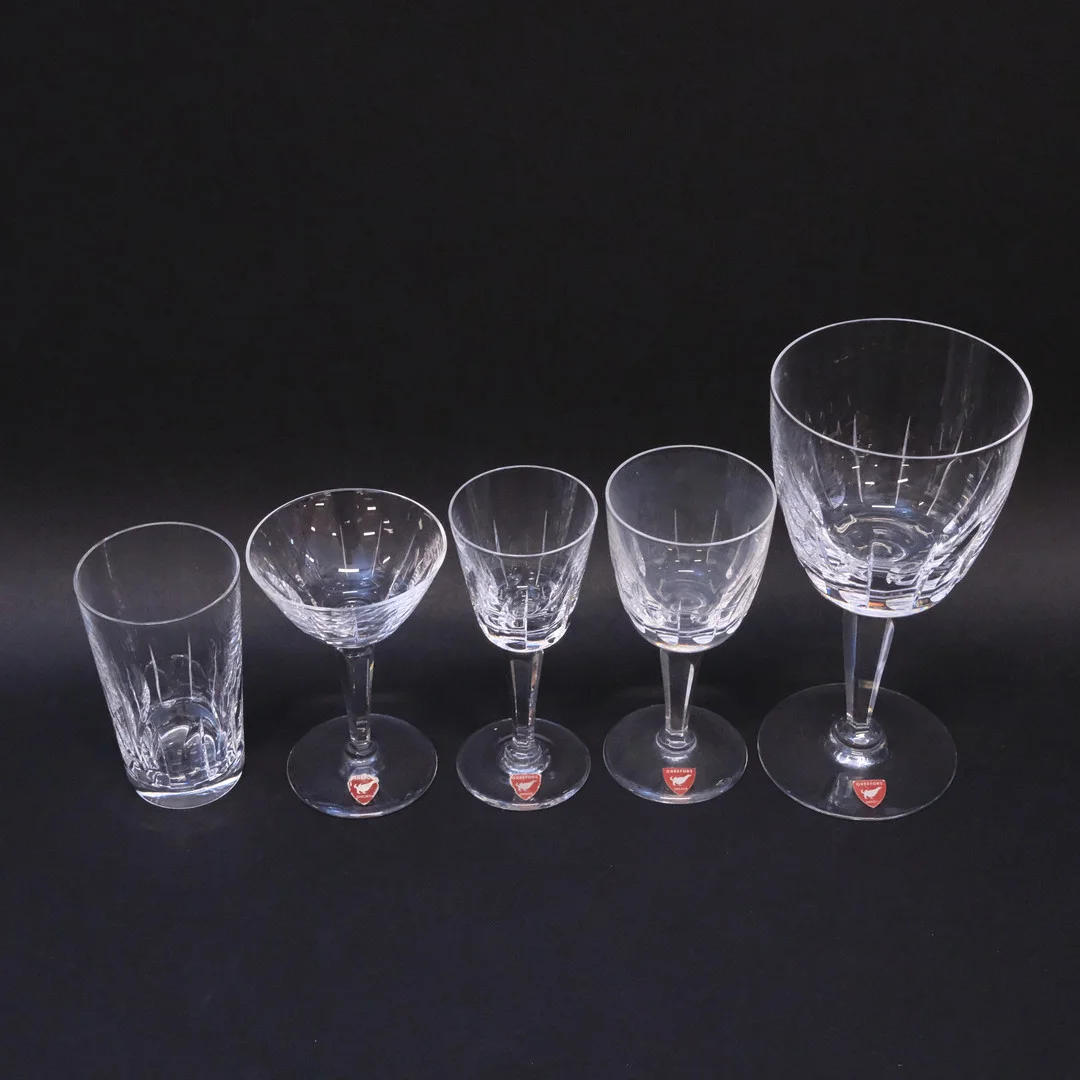 INGEBORG LUNDIN. GLASSERVIS, "SEGEL", ORREFORS, 53 DELAR. — Tableware — Björnssons Auktionskammare