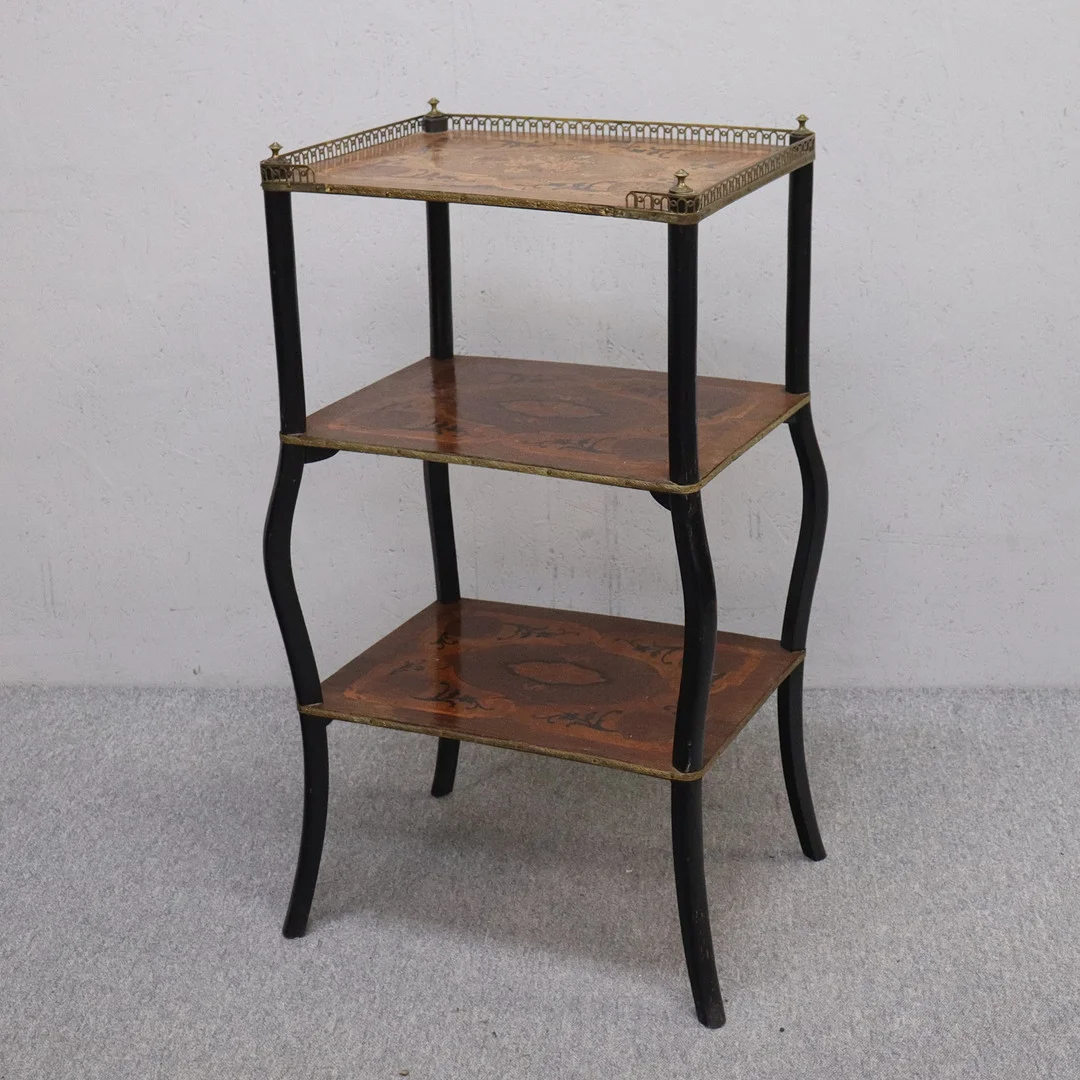 ETAGERÈ, med intarsia, 1900-talets första hälft. — Cupboards, Cabinets & Shelves — Markus Auktioner