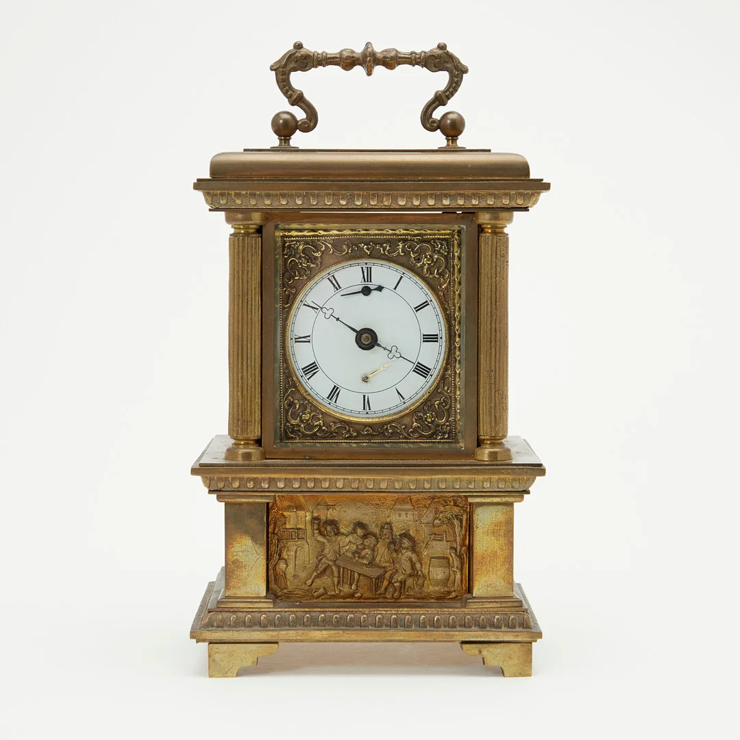 LORENZ FURTWÄNGLER & SÖHNE (LFS), Tischwecker / Tischuhr mit Musikspielwerk, Handaufzug, Messing, Anfang 20. Jahrhundert, Deutschland. — Mantel clocks — Stockholms Auktionsverk Köln