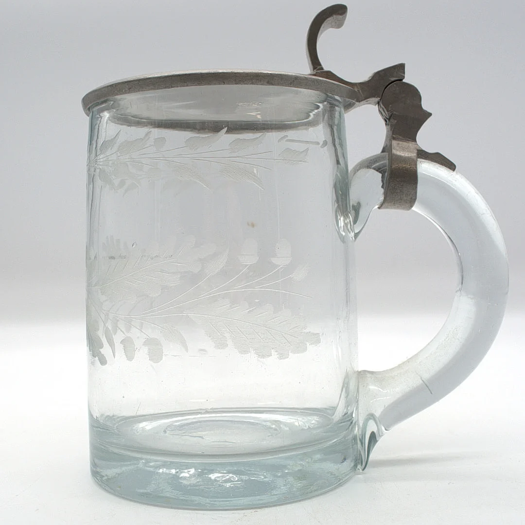 ANTIKER BIERKRUG DURCHSICHTIGES GLAS; MUNDGEBLASEN, HANDGESCHLIFFEN MIT ABRISS UM CA. 1840. — Utility glass — Kunst- und Auktionshaus Kleinhenz