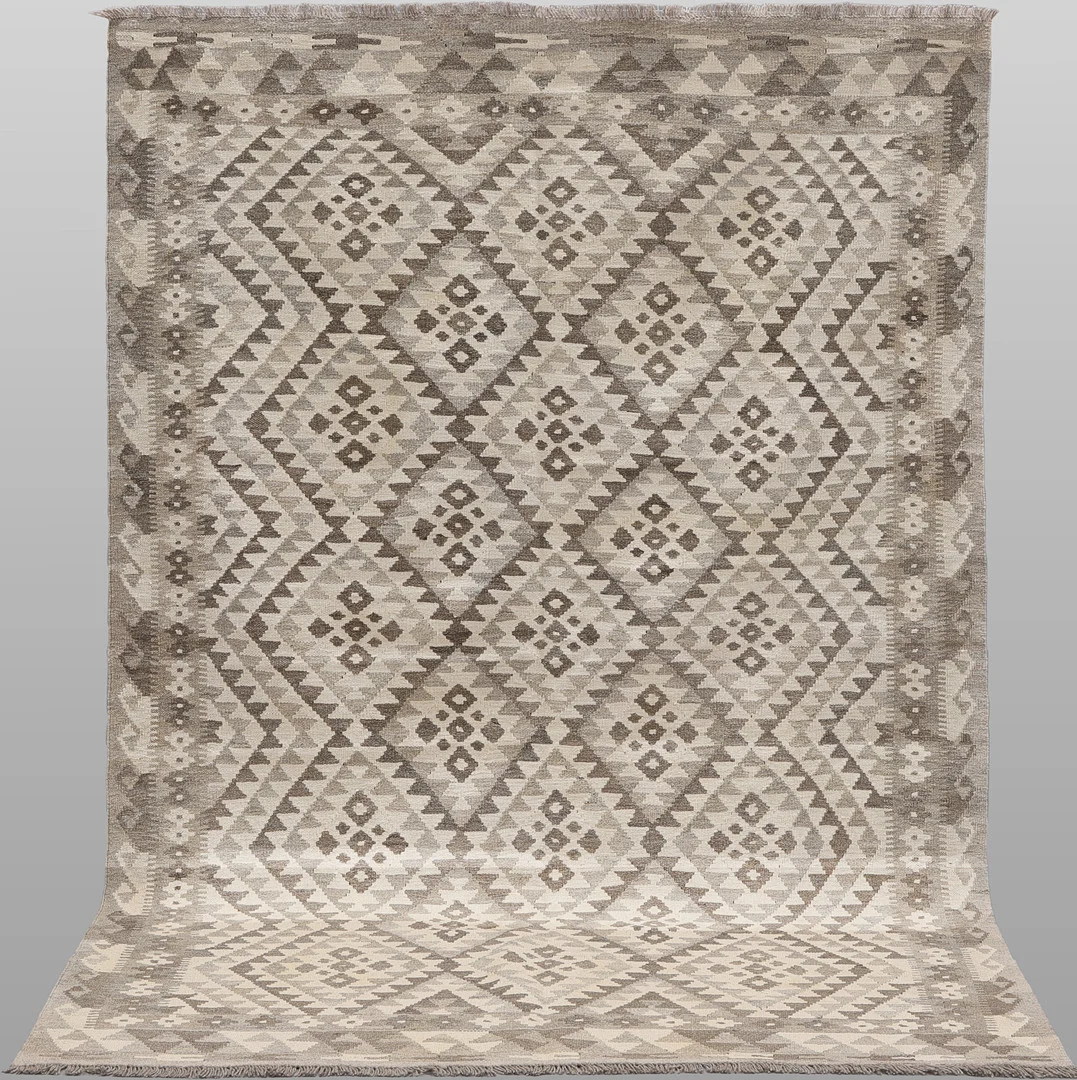 MATTA. Kelim naturfärgad, 245 x 160 cm. — Oriental Carpets & Textiles — Södermanlands Auktionsverk