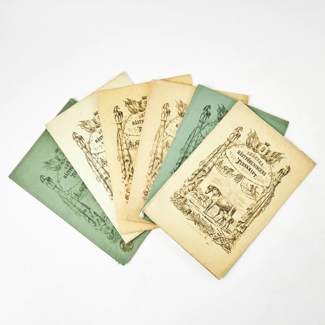 HIPPOLOGI. SKÅNSKA HÄSTFÖRENINGENS TIDSKRIFT, 6 HÄFTEN, 1864-66, med 19 litograferade planscher. — Books — Stockholms Auktionsverk Magasin 5