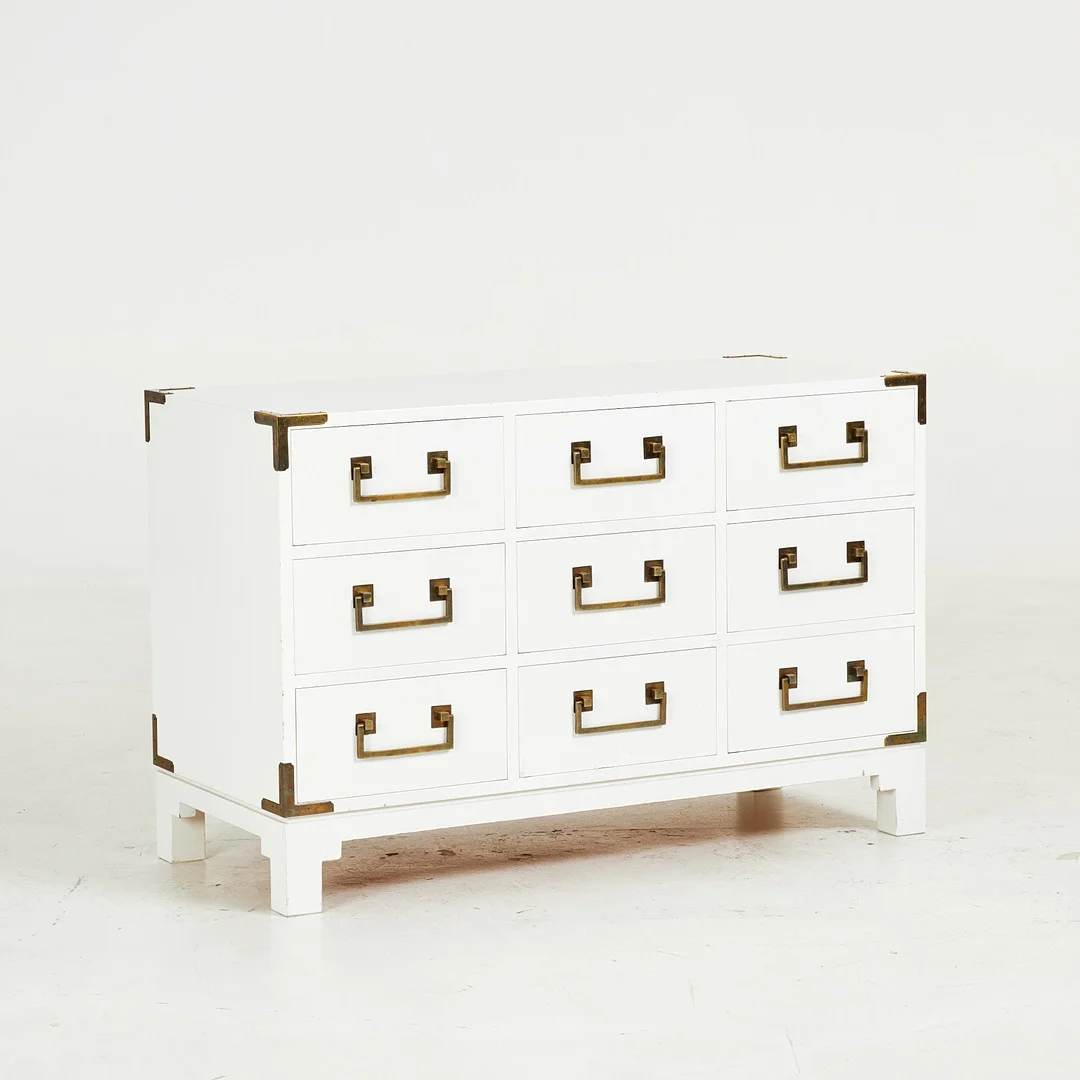 OVE FEUK. "NK 013", byrå, Nordiska Kompaniet, 1960/70-tal, vitlackerad björk, beslag i mässing. — Chests of drawers — Stockholms Auktionsverk Sickla