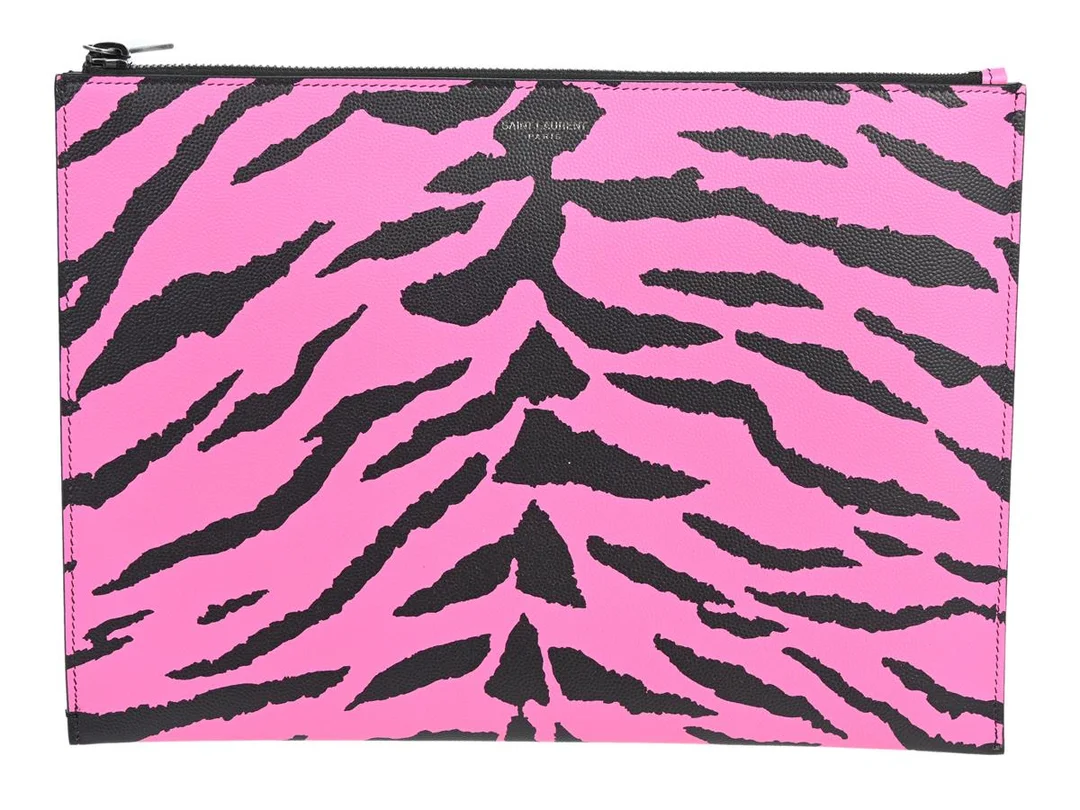 SAINT LAURENT, IPADFODRAL, Zebra print, rosa, svart grain läder, silverfärgade beslag, 29x20,5 cm, cert, dustbag, originalkartong. Excellent Condition. — Accessoarer/Ipadfodral — Kaplans