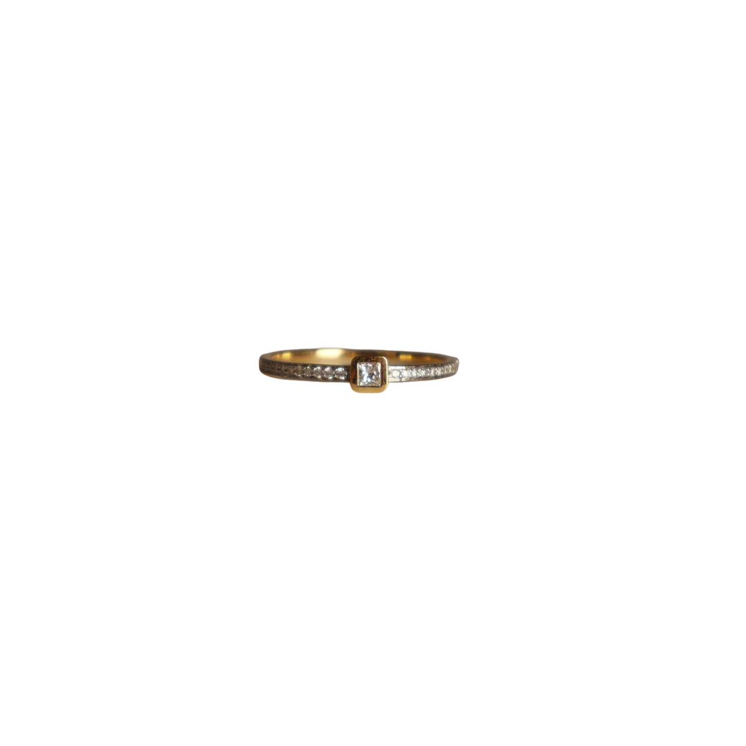 Anillo en oro amarillo de 18K y diamantes. — Rings — Barcelona Auctions