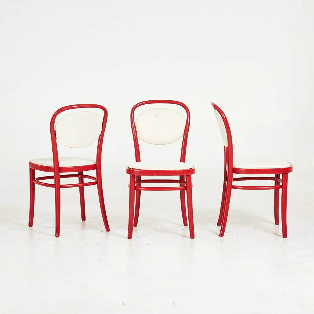 STOLAR, 3 st, rödlackerade stommar, textilklädsel, Gemla. — Armchairs & Chairs — Stockholms Auktionsverk Sickla