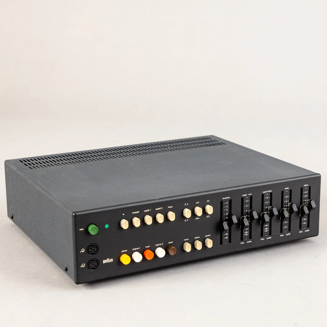 DIETER RAMS. Braun, Preamplifier with SQ decoder, CSQ 1020. — Modern consumer electronics — Stockholms Auktionsverk Hamburg