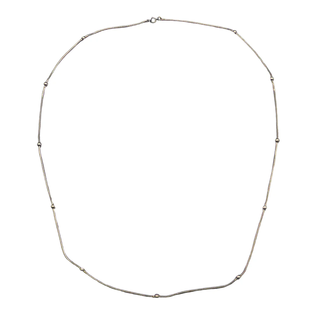 HALSKETTE AUS 925ER SILBER MIT INTEGRIERTEN KUGELN. — Necklace — Auktionshaus Stuber's Hammerschlag