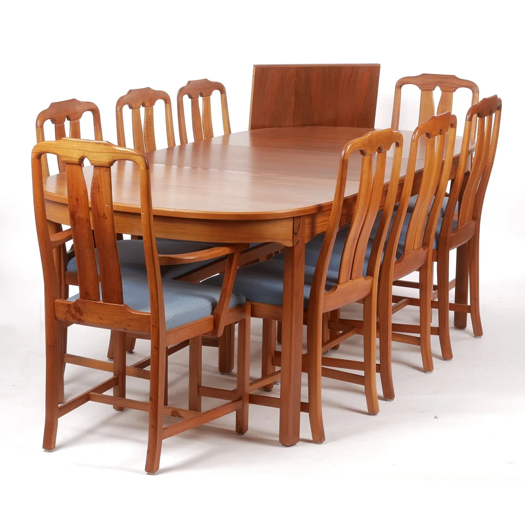 CARL MALMSTEN. Matsalsgrupp, 9+2 delar, "Ambassadör", Åfors Möbelfabrik. — Dining room furniture — Auktionsfirma Kenneth Svensson i Kalmar