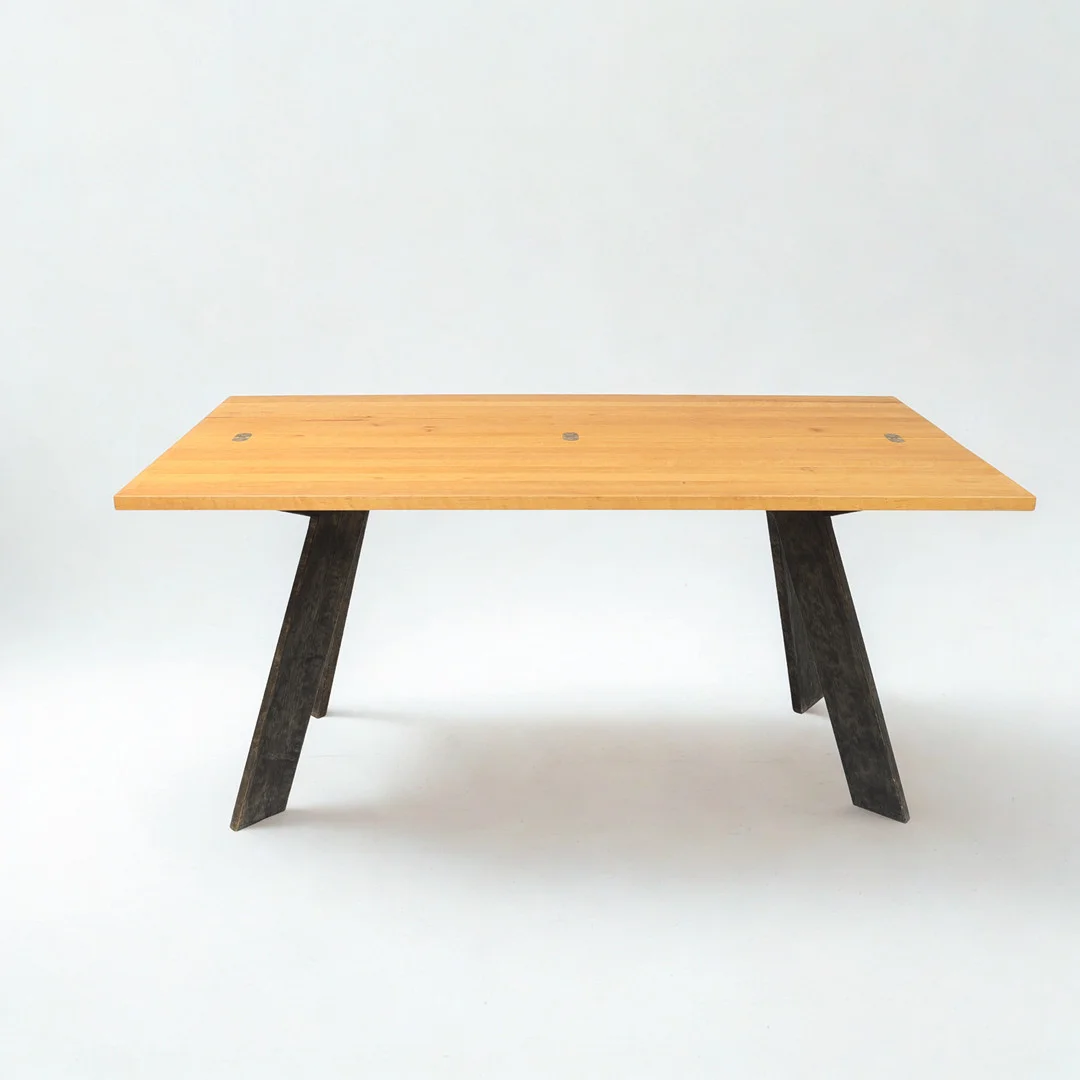 BÖRGE LINDAU. Bord, "Simsalabim" Blå station, Björk, Fällbar skiva och ben. — Tables — Falun Auktionsbyrå