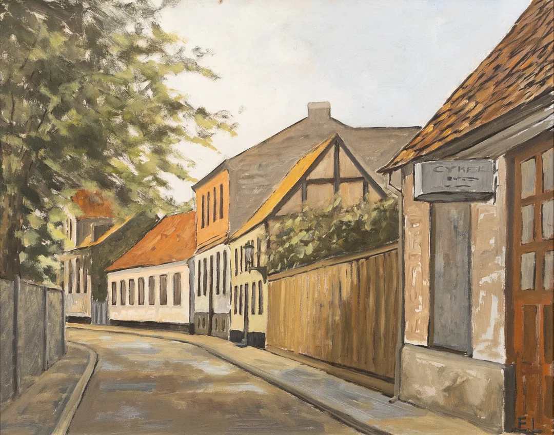 KARL-ERIK LUNDBERG "LEDDE". Olja på pannå, Lundamotiv med cykelbutik, monogramsignerad E.L. — Paintings — Karljohan Auktioner