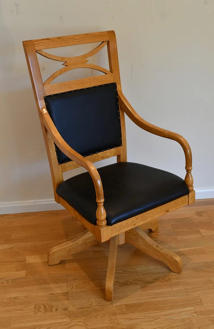 SKRIVBORDSSTOL, höj och sänk samt vickbar på hjul, ek, 1800-tal. — Armchairs & Chairs — Connoisseur Bokauktioner