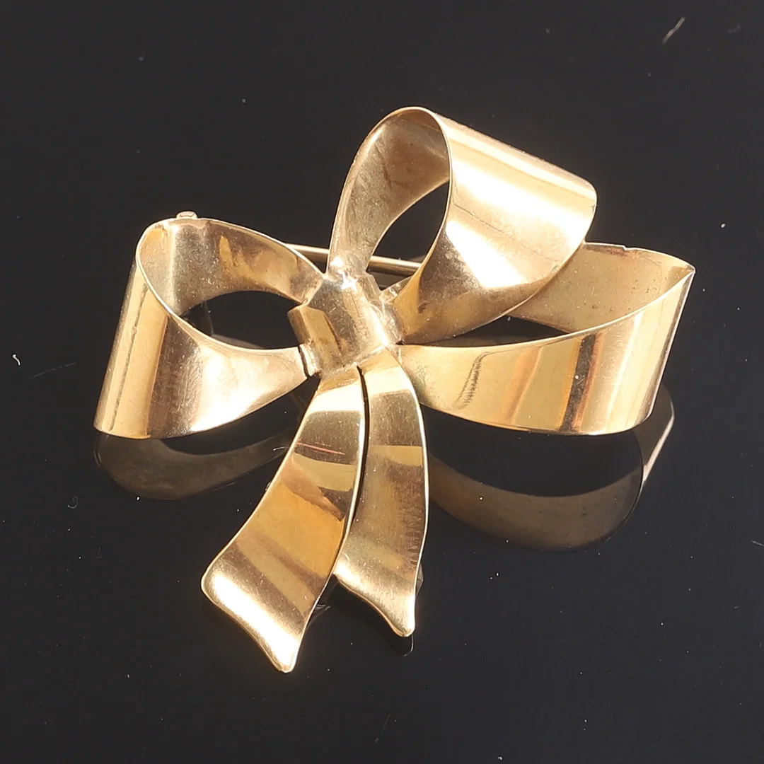 BROSCH, 18 k guld, Stigbert. — Brooches & Pendants — RA Auktionsverket Norrköping