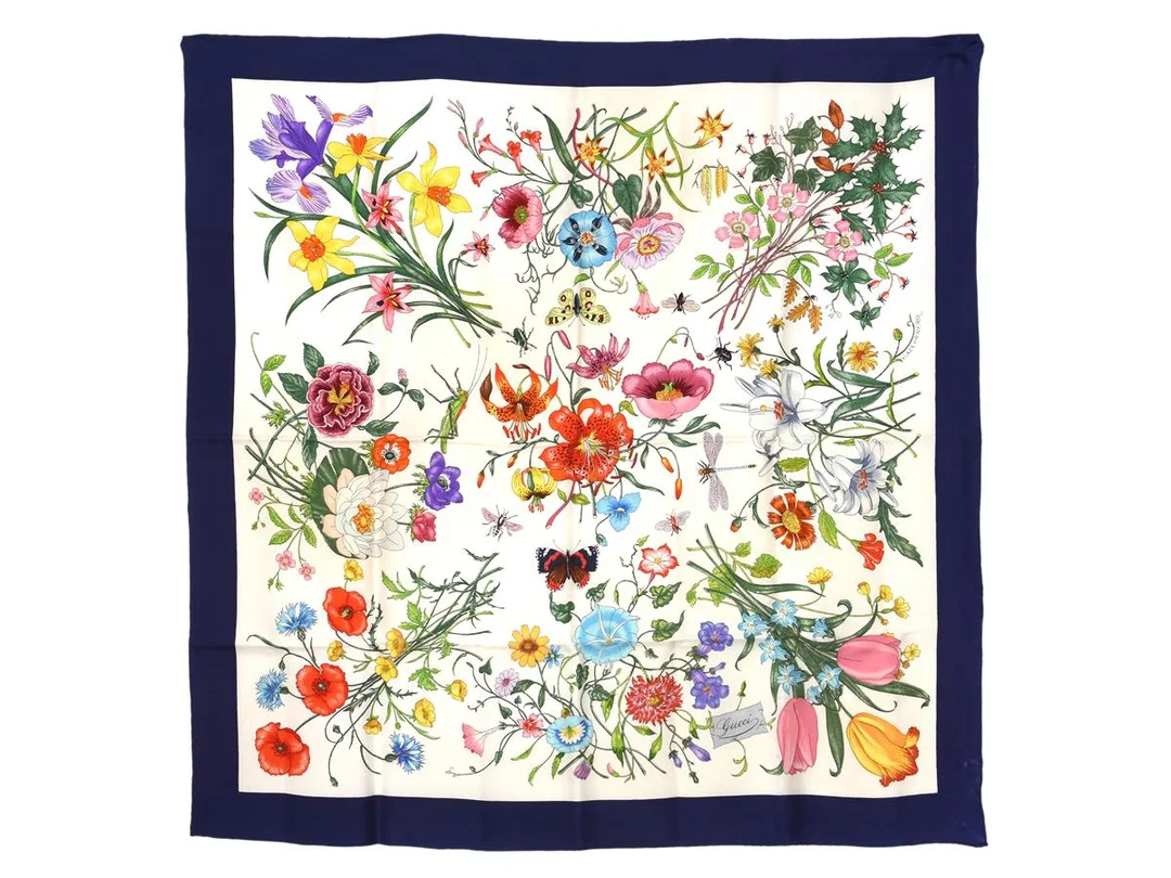 SCARF, GUCCI, V.Accornero, 100% siden, 84x87 cm, blå, vit, grön. — Accessoarer/Scarves — Kaplans