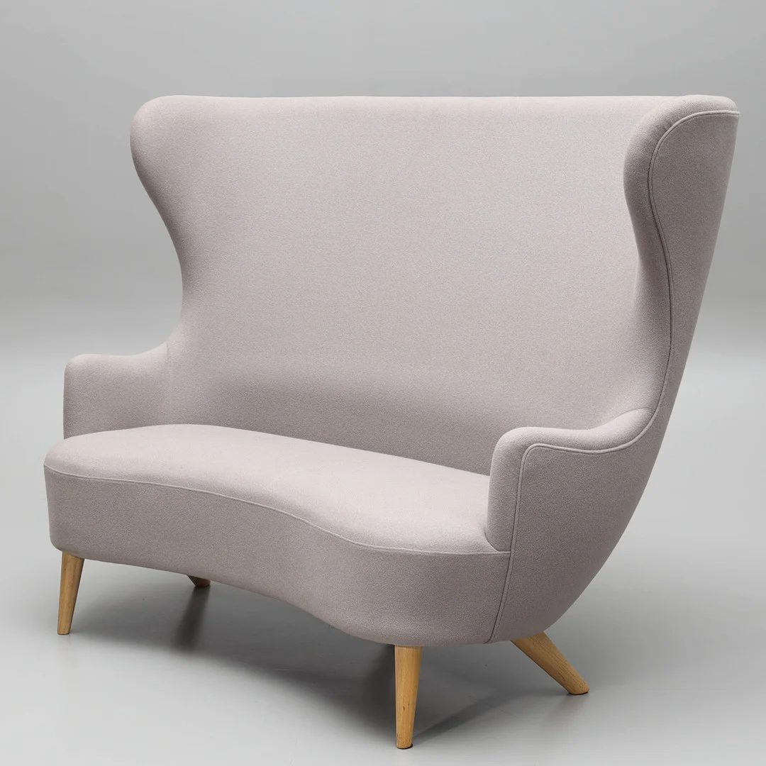 TOM DIXON. Soffa, "Wing back sofa", samtida. — Sofas & Seatings — Auktionsmagasinet Vänersborg