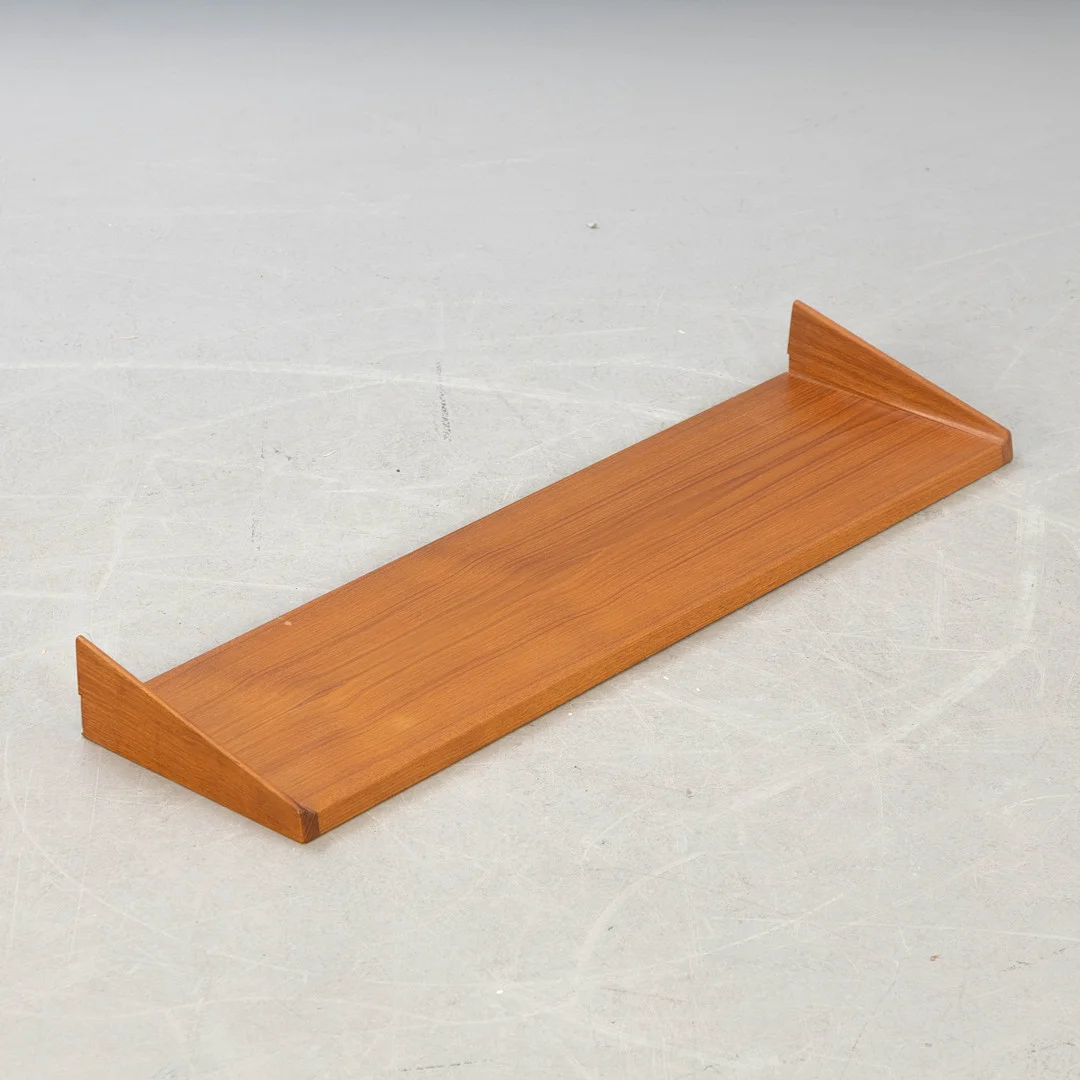 Teak Wandregal, wohl KAI KRISTIANSEN / Feldballe Møbelfabrik. — Cupboards, Cabinets & Shelves — Stockholms Auktionsverk Hamburg