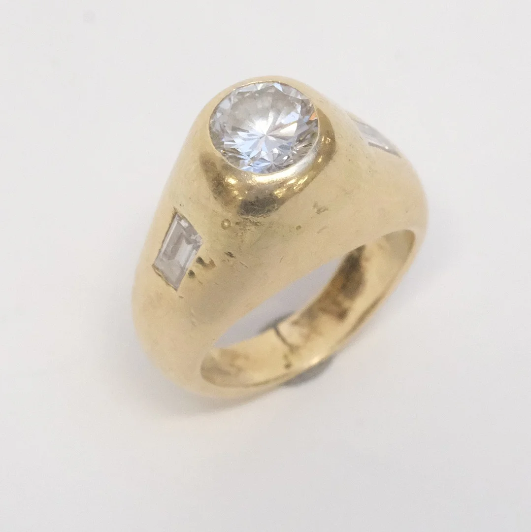 RING MED DIAMANTER. — Rings — Björnssons Auktionskammare