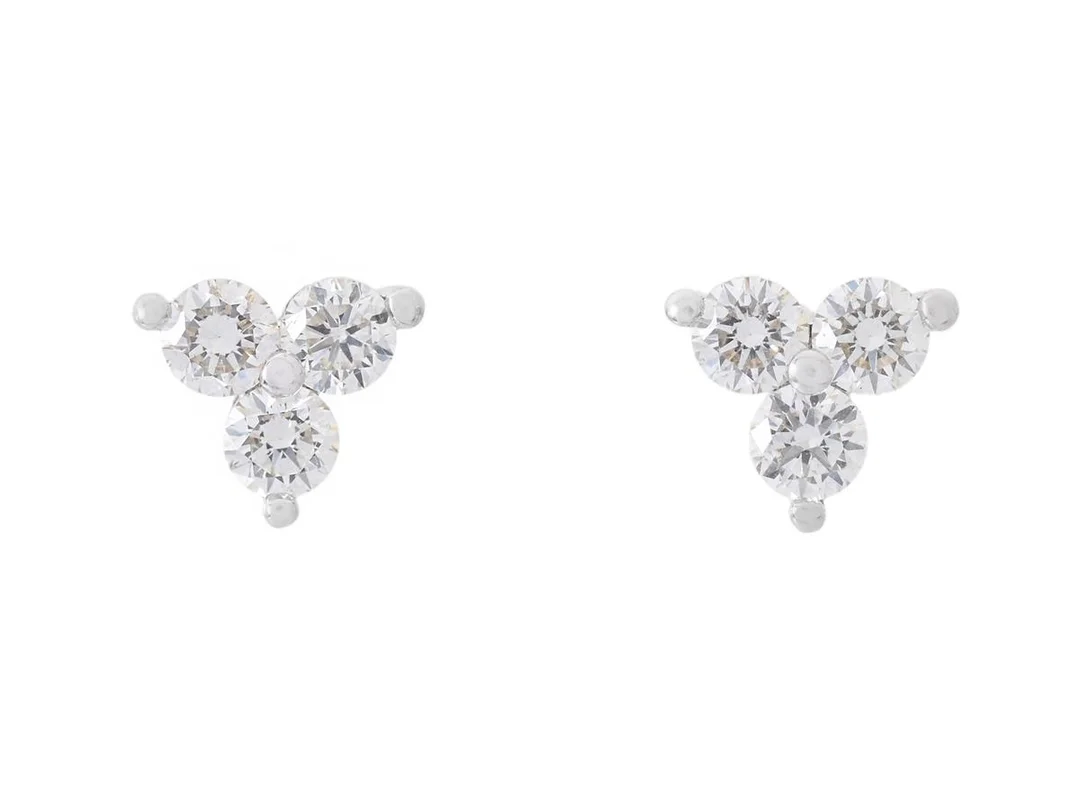 ÖRHÄNGEN, 18K guld, 6 briljantslipade diamanter ca 0,50 ctv, ca W-TCr/VS, stift, vikt 2,1 g. — Smycken/Örhängen — Kaplans
