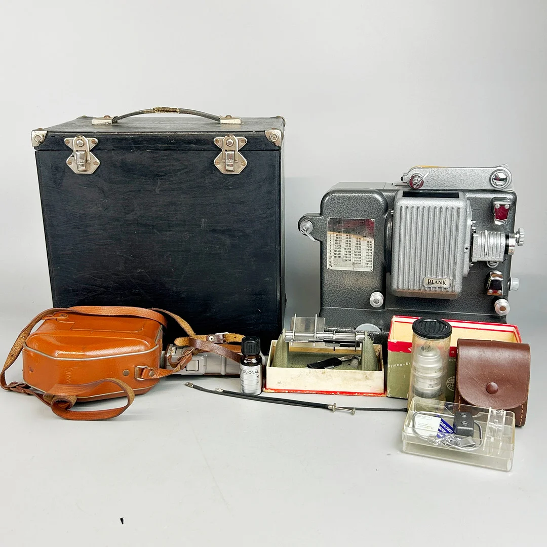 CAMERA, PROJECTOR & OTHER EQUIPMENT. — Cameras & accessories — Chalkwell Auctions