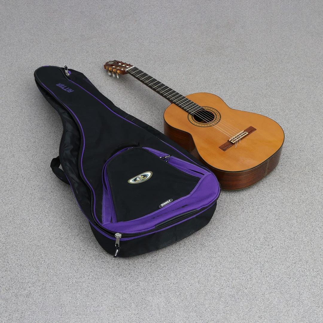 ADMIRA, AKUSTISK GITARR. Modell Artista. Spanien, 1900-tal. — Musical instruments — Skånes Auktionsverk
