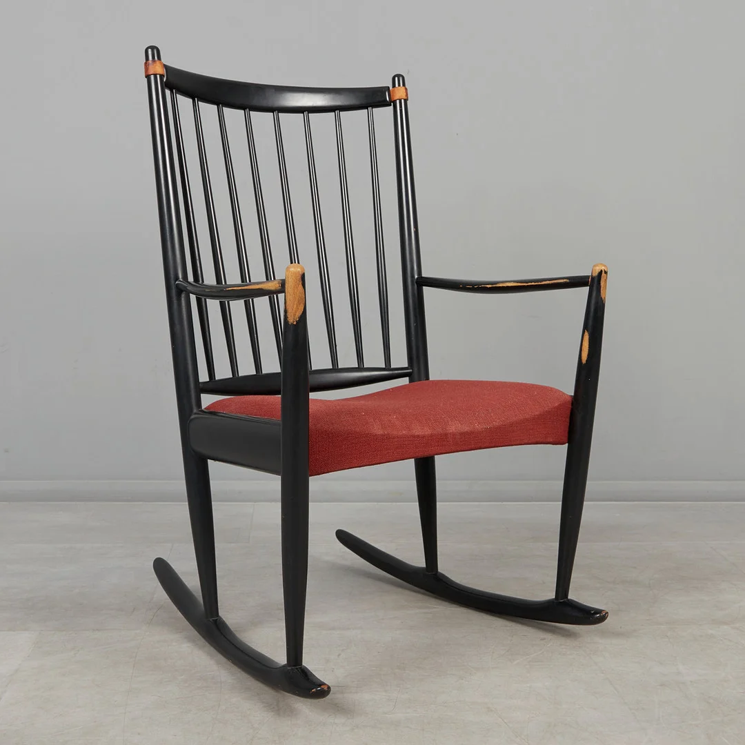 NIELS EILERSEN. Schaukelstuhl / Stuhl, Holz, Textil, 1960er Jahre, Dänemark. — Armchairs & Chairs — Stockholms Auktionsverk Köln